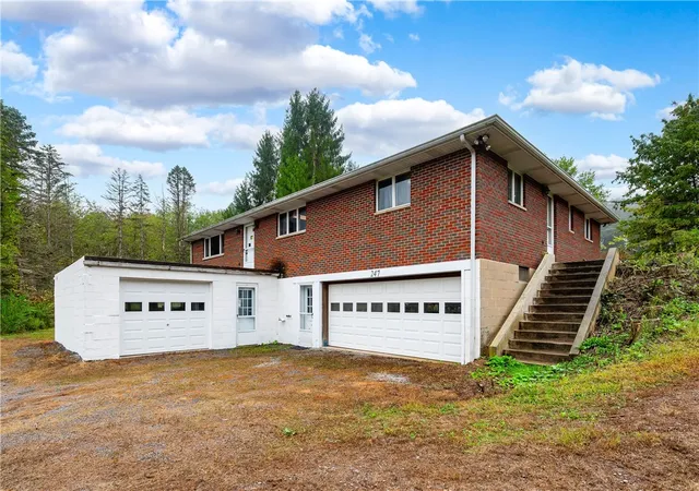 2nd image of 247 Welsh Rd, Valencia, PA 16059 | MLS# 1720494