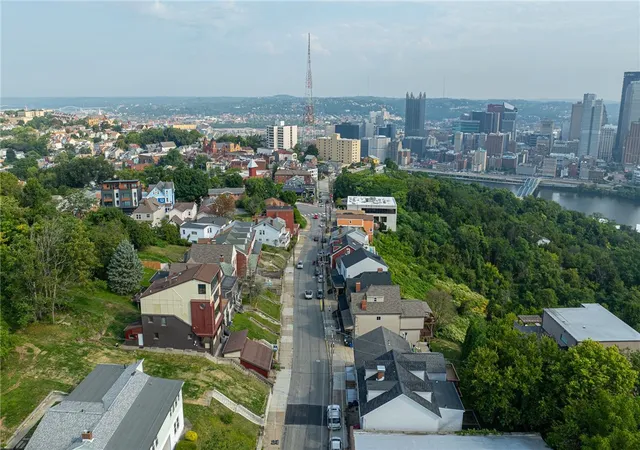 4th image of 98 Wyoming St, Pittsburgh, PA 15211 | MLS# 1721718