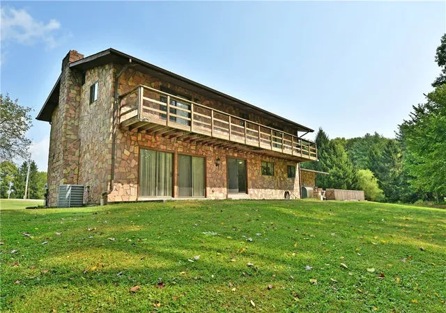 Photo 2 of Single family home for sale at 108 Davis Ln, Freedom, PA 15042 | MLS# 1721843 | Listing updated on 2026-03-24