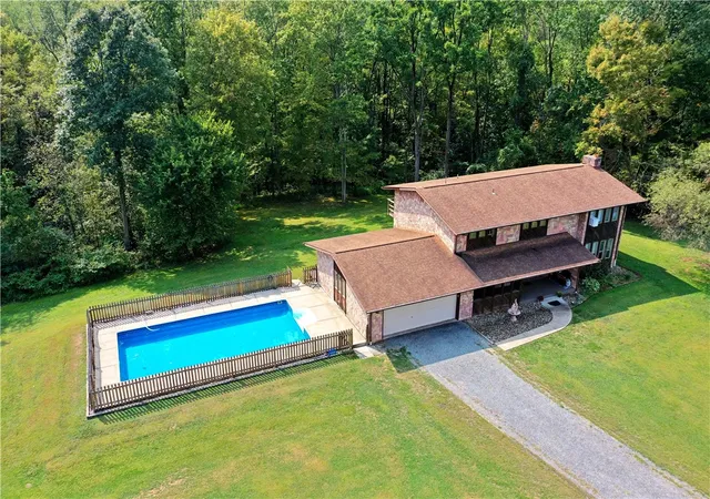 Photo 3 of Single family home for sale at 108 Davis Ln, Freedom, PA 15042 | MLS# 1721843 | Listing updated on 2026-03-24