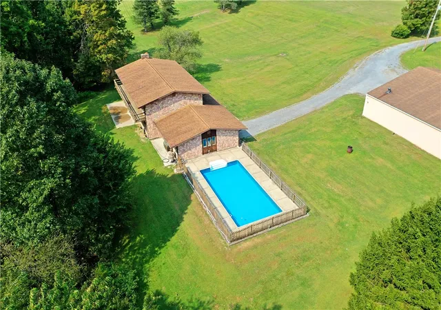 Photo 4 of Single family home for sale at 108 Davis Ln, Freedom, PA 15042 | MLS# 1721843 | Listing updated on 2026-03-24