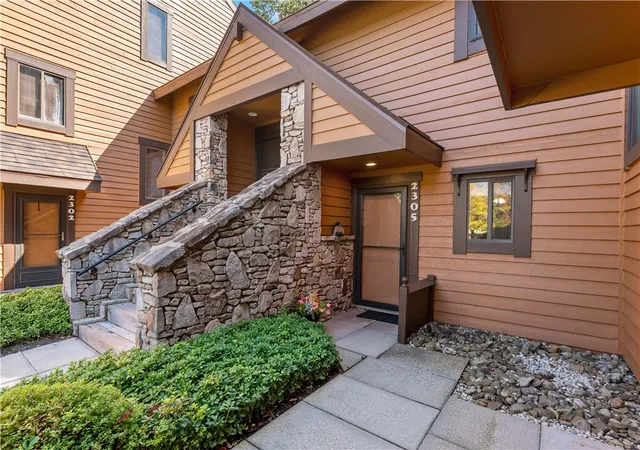 Homes for sale in Seven Springs Resort, PA | 2305 Swiss Mountain Dr, Seven Springs Resort, PA 15622 | MLS# 1721510
