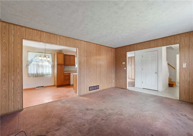 Photo 4 of Single Family Residence at 143 Macbeth Dr, New Kensington, PA 15068 | MLS# 1721804 |  | Sold on 2025-12-05