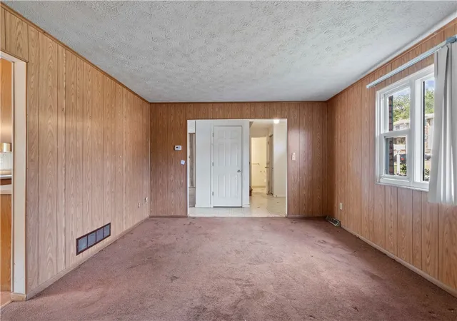 Photo 5 of Single Family Residence at 143 Macbeth Dr, New Kensington, PA 15068 | MLS# 1721804 |  | Sold on 2025-12-05