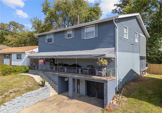 Homes for sale in Lincoln Larimer, PA | 124 Broadcrest Dr, Lincoln Larimer, PA 15235 | MLS# 1721442