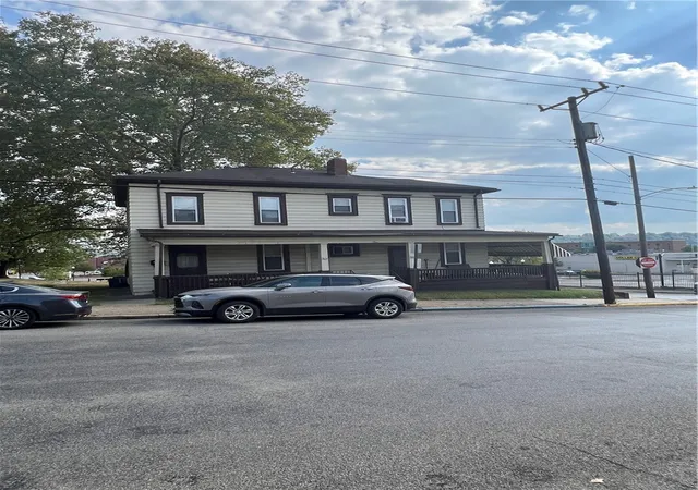 2nd image of 201 Jefferson St, Rochester, PA 15074 | MLS# 1722035