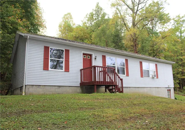Photo 1 of Manufactured home for sale at 6 Short St, Stoneboro, PA 16153 | MLS# 1722705 | Listing updated on 2026-05-31