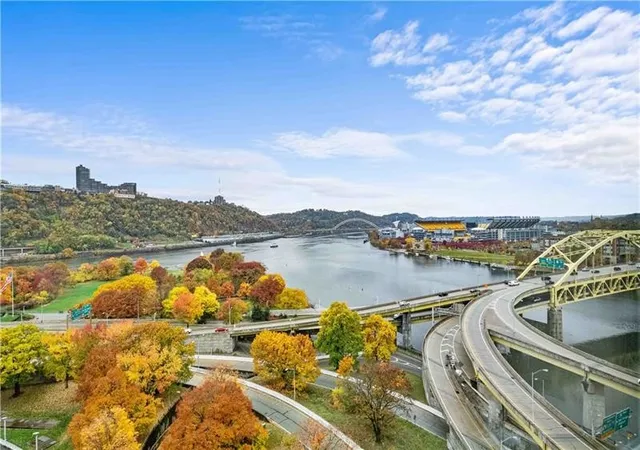Photo 3 of Condominium at 320 Fort Duquesne Blvd #16B, Pittsburgh, PA 15222 | MLS# 1722787 | | Sold on 2025-11-14