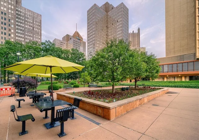 Photo 5 of Condominium at 320 Fort Duquesne Blvd #16B, Pittsburgh, PA 15222 | MLS# 1722787 | | Sold on 2025-11-14