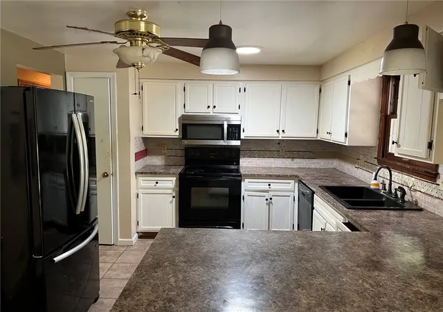 Homes for sale in Hempfield Twp, PA | 470 Donohoe Rd, Hempfield Twp, PA 15601 | MLS# 1722804