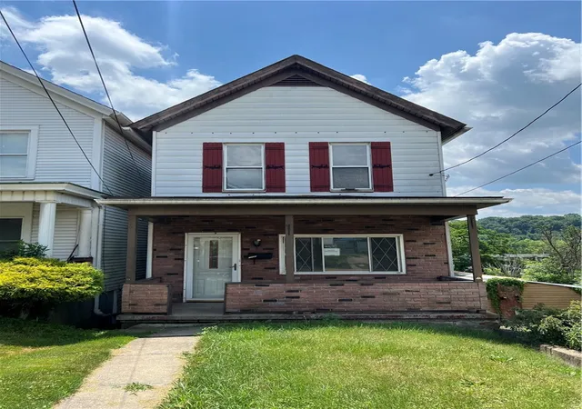 Homes for sale in Jeannette, PA | 1008 1/2 Gaskill Ave, Jeannette, PA 15644 | MLS# 1722981