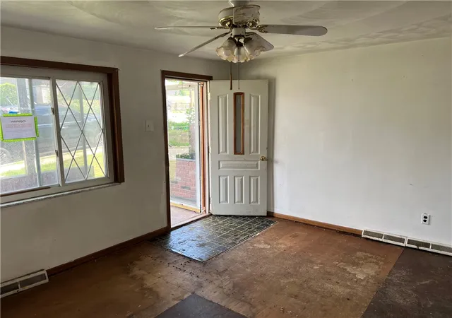 Homes for sale in Jeannette, PA | 1008 1/2 Gaskill Ave, Jeannette, PA 15644 | MLS# 1722981