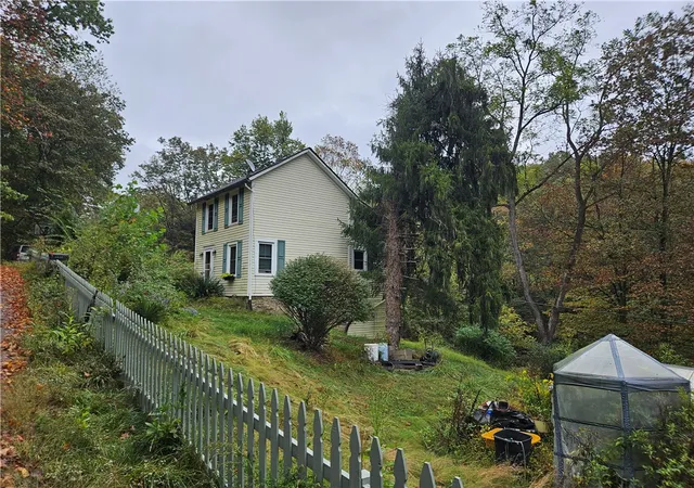 Photo 3 of Single family home for sale at 3132 Baker School Rd, Irwin, PA 15642 | MLS# 1723042 | Listing updated on 2025-09-29