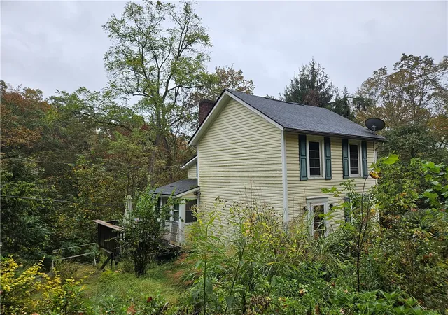 Photo 3 of Single family home for sale at 3132 Baker School Rd, Irwin, PA 15642 | MLS# 1723042 | Listing updated on 2025-09-29
