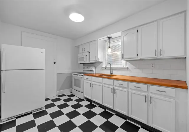 Photo 3 of Multi family home for sale at 2923 2925 Brownsville Road, Brentwood, PA 15227 | MLS# 1722583 | Listing updated on 2026-08-05