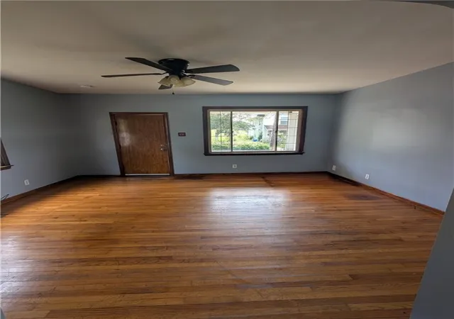 Photo 5 of Single family home for sale at 459 E Long Ave, New Castle, PA 16101 | MLS# 1723970 | Listing updated on 2025-10-04