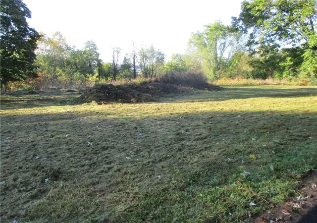 4th image of 113 Windy Ghoul Dr, Beaver, PA 15009 | MLS# 1724006