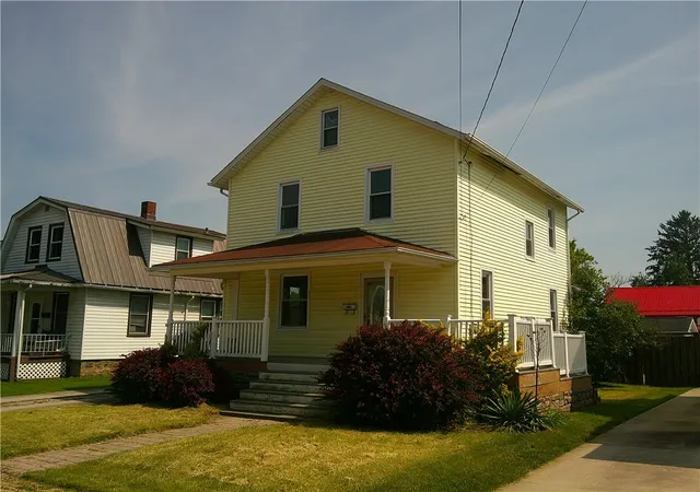 Homes for sale in Somerset, PA | 152 E Garrett St, Somerset, PA 15501 | MLS# 1724345