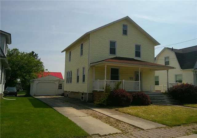 Homes for sale in Somerset, PA | 152 E Garrett St, Somerset, PA 15501 | MLS# 1724345