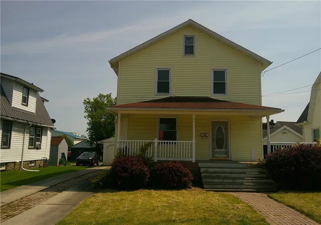 Homes for sale in Somerset, PA | 152 E Garrett St, Somerset, PA 15501 | MLS# 1724345