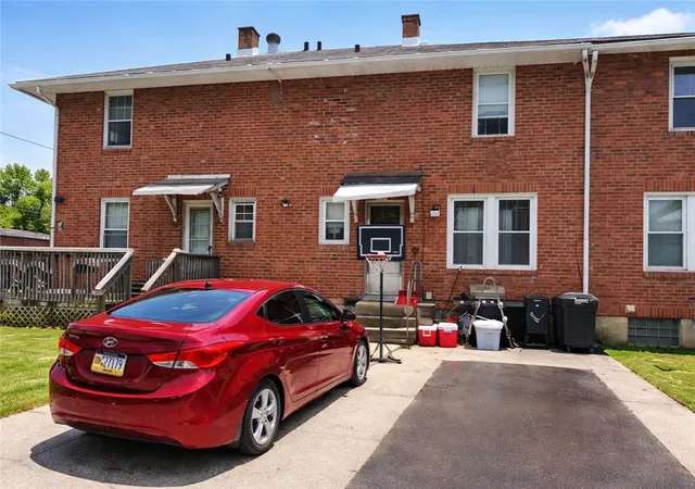 Homes for sale in Clairton, PA | 1019 Pennsylvania Ave, Clairton, PA 15025 | MLS# 1724474