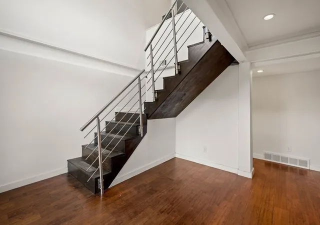 Photo 4 of Single family home for sale at 1645 Pegher Ln, Sewickley, PA 15143 | MLS# 1725160 | Listing updated on 2026-05-29