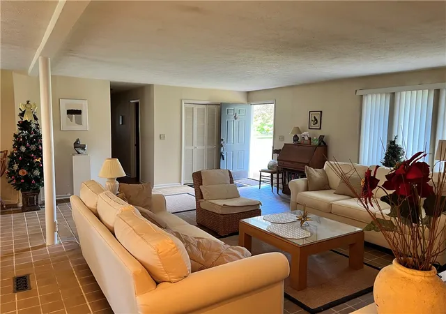 Photo 3 of Single family home for sale at 19 E Greenville Dr, Greenville, PA 16125 | MLS# 1725198 | Listing updated on 2026-07-09