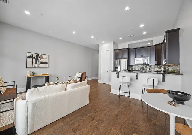 Photo 4 of Condominium at 301 5th Avenue #506, Pittsburgh, PA 15222 | MLS# 1725672 | | Sold on 2025-12-15