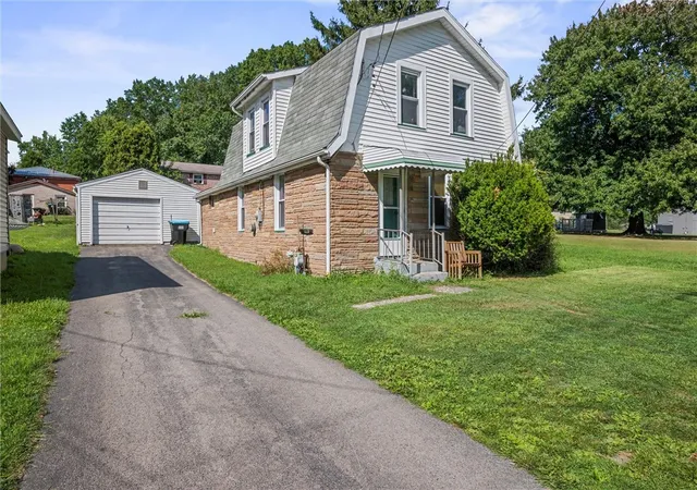 Homes for sale in Hermitage, PA | 2239 Woodbine Dr, Hermitage, PA 16148 | MLS# 1725639