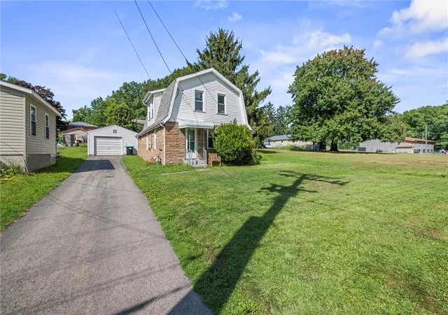 Homes for sale in Hermitage, PA | 2239 Woodbine Dr, Hermitage, PA 16148 | MLS# 1725639