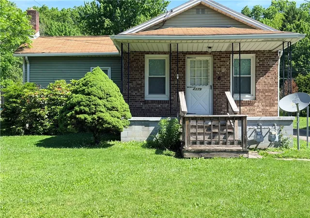 Homes for sale in Hermitage, PA | 2179 Woodbine Dr, Hermitage, PA 16148 | MLS# 1725533