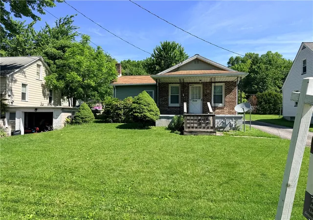 Homes for sale in Hermitage, PA | 2179 Woodbine Dr, Hermitage, PA 16148 | MLS# 1725533