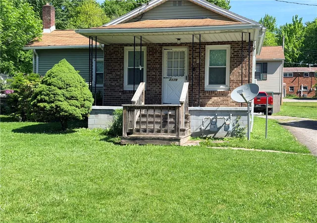 Homes for sale in Hermitage, PA | 2179 Woodbine Dr, Hermitage, PA 16148 | MLS# 1725533