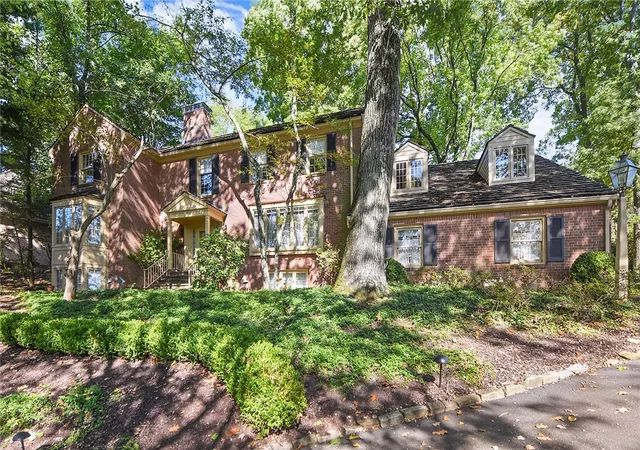 Photo 3 of Single family home for sale at 465 Woodland Hills Dr, Pittsburgh, PA 15235 | MLS# 1725900 | Listing updated on 2025-10-20