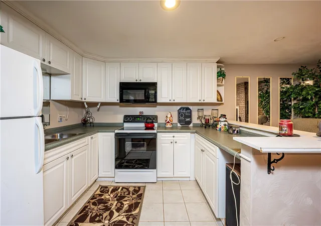 Homes for sale in Hempfield Twp, PA | 122 Farmington Pl, Hempfield Twp, PA 15601 | MLS# 1725732