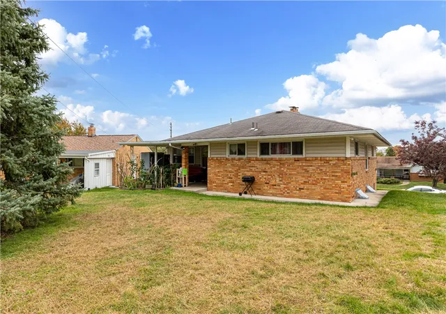 3rd image of 263 Robinhood Rd, Green Tree, PA 15220 | MLS# 1726705