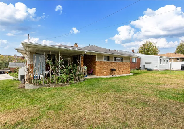 4th image of 263 Robinhood Rd, Green Tree, PA 15220 | MLS# 1726705