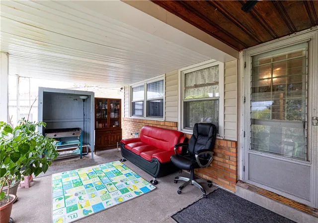5th image of 263 Robinhood Rd, Green Tree, PA 15220 | MLS# 1726705
