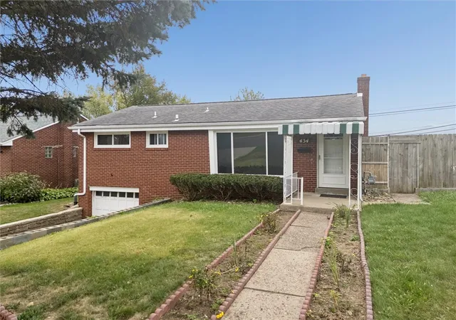 Homes for sale in Whitehall, PA | 434 Macassar Dr, Whitehall, PA 15236 | MLS# 1726384