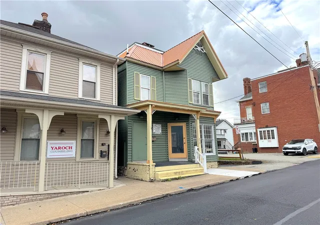 Photo 2 of Single family home for sale at 439 S Maple Ave, Greensburg, PA 15601 | MLS# 1727554 | Listing updated on 2026-09-15