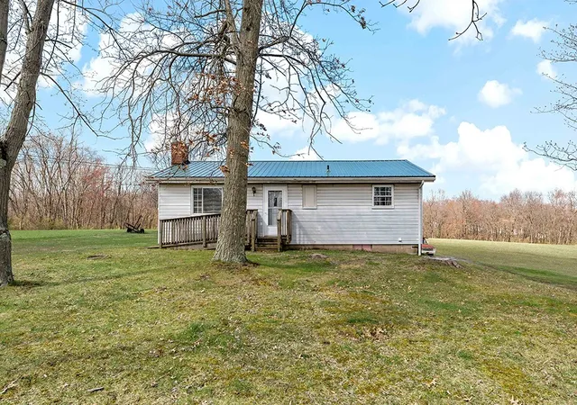 Photo 2 of Sale Pending at 150 Jo Deener Dr, Zelienople, PA 16063 | MLS# 1727506 | Listing updated on 2025-10-29