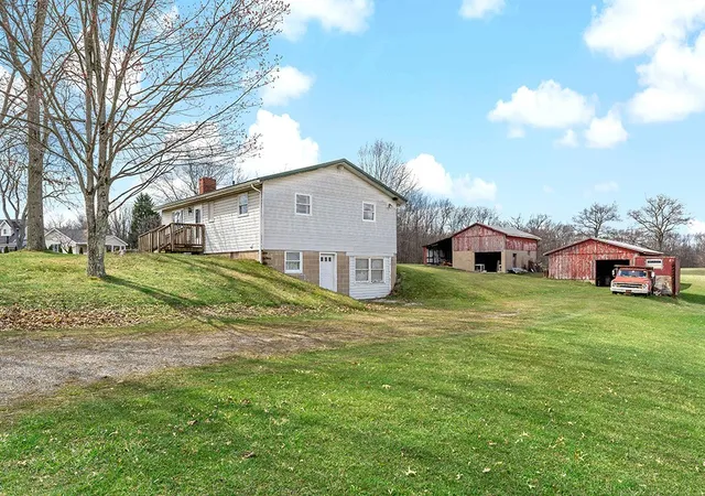 Photo 3 of Sale Pending at 150 Jo Deener Dr, Zelienople, PA 16063 | MLS# 1727506 | Listing updated on 2025-10-29