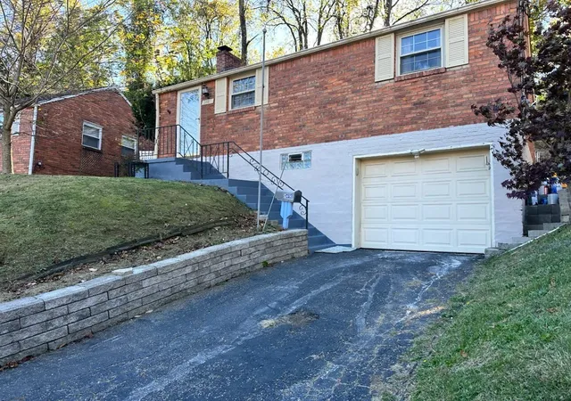 Homes for sale in Brentwood, PA | 3887 Delco, Brentwood, PA 15227 | MLS# 1727457