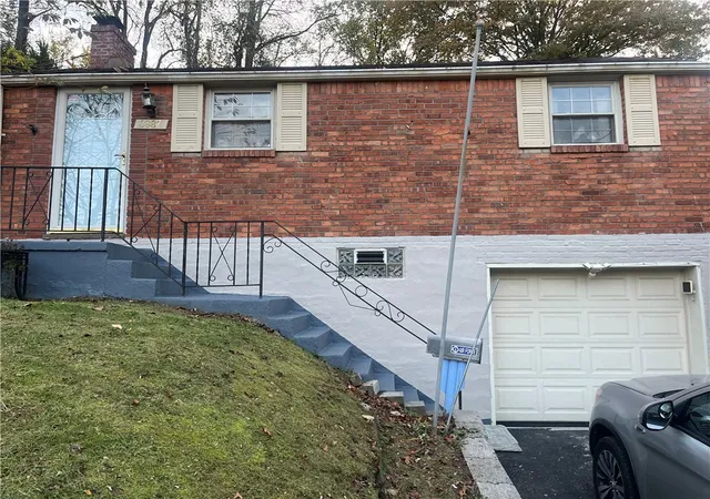 Homes for sale in Brentwood, PA | 3887 Delco, Brentwood, PA 15227 | MLS# 1727457