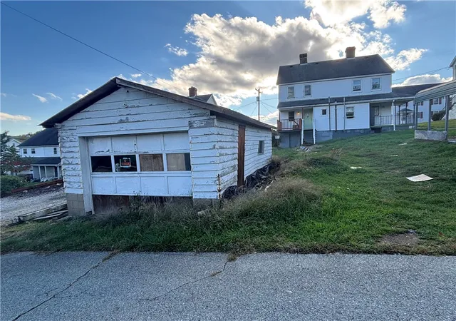 Photo 3 of Single family home for sale at 30 Lincoln St, Cokeburg, PA 15324 | MLS# 1727423 | Listing updated on 2026-07-07