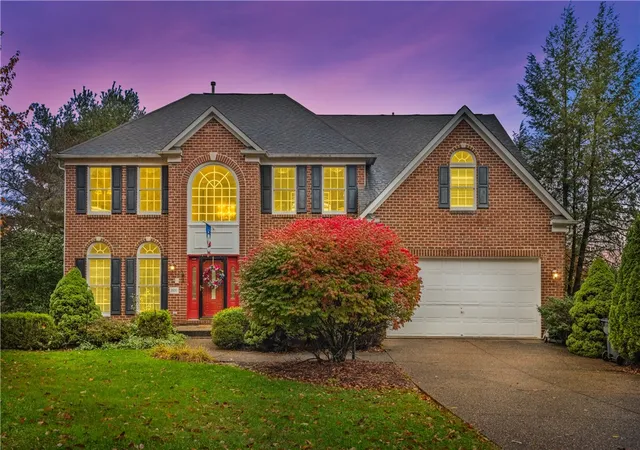 2nd image of 1800 Scarlett Dr, Upper St Clair, PA 15241 | MLS# 1728859