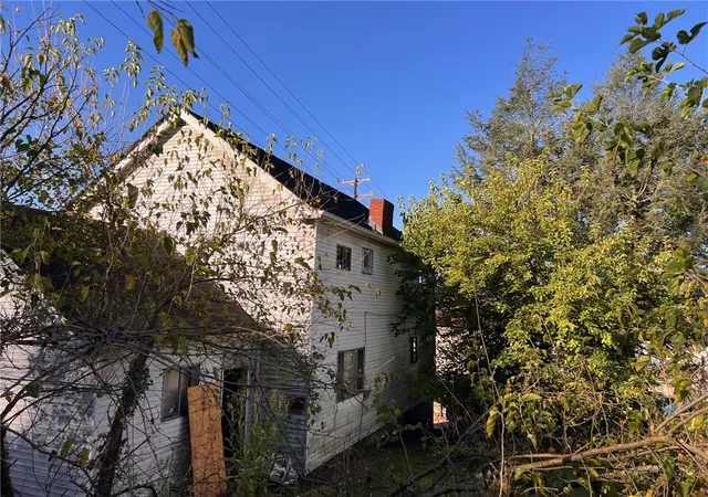 Homes for sale in Glassport, PA | 843 Delaware Ave, Glassport, PA 15045 | MLS# 1729240