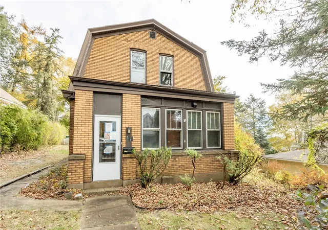 Photo 1 of Single family home for sale at 211 Wallace Ave, East Pittsburgh, PA 15112 | MLS# 1729259 | Listing updated on 2026-01-27