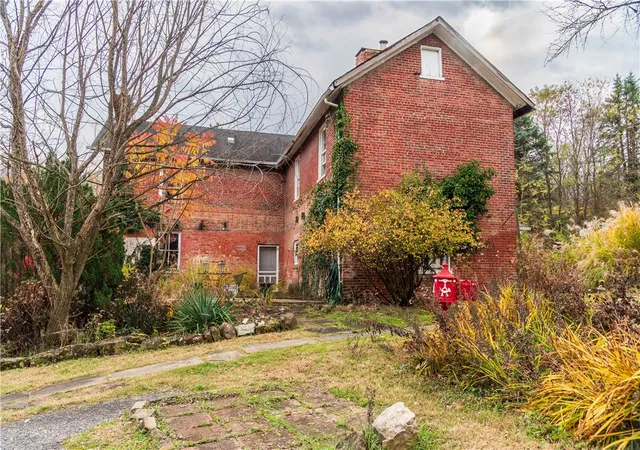 3rd image of 50 Tarr Heights Dr, Canonsburg, PA 15317 | MLS# 1729951