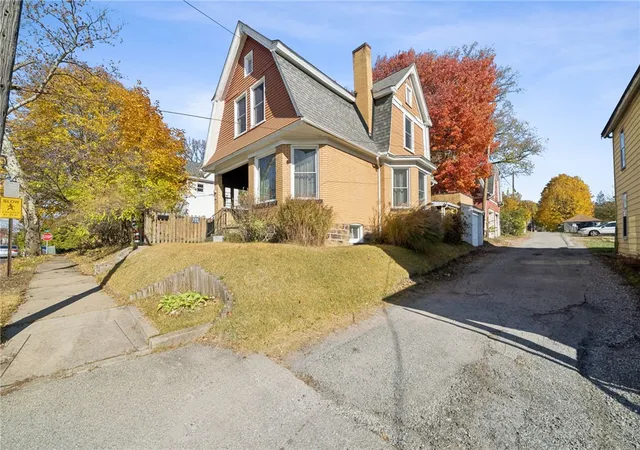 Homes for sale in Jeannette, PA | 17 E Gaskill Ave, Jeannette, PA 15644 | MLS# 1729852
